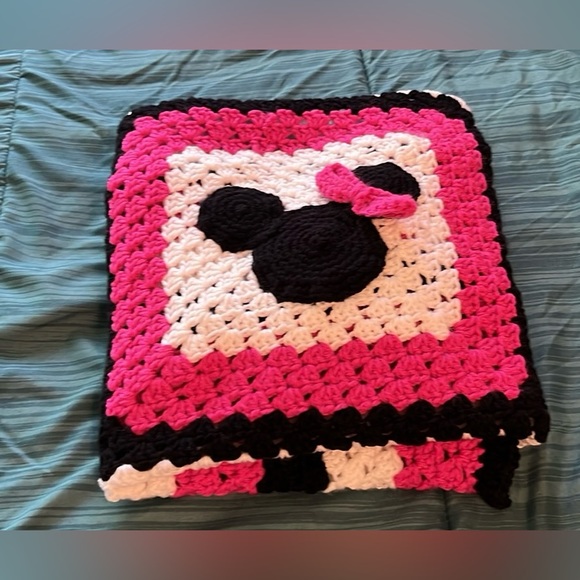 Crocheted Baby Blanket 🎀 Host pick!🔥 - Picture 8 of 9